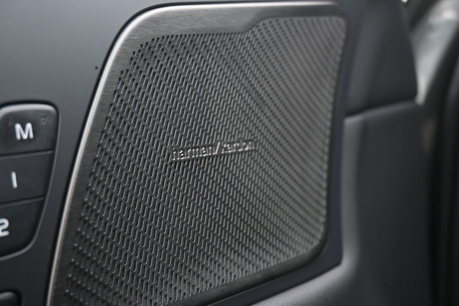 Fahrzeugabbildung Volvo XC60 Recharge T6 AWD Plus Dark