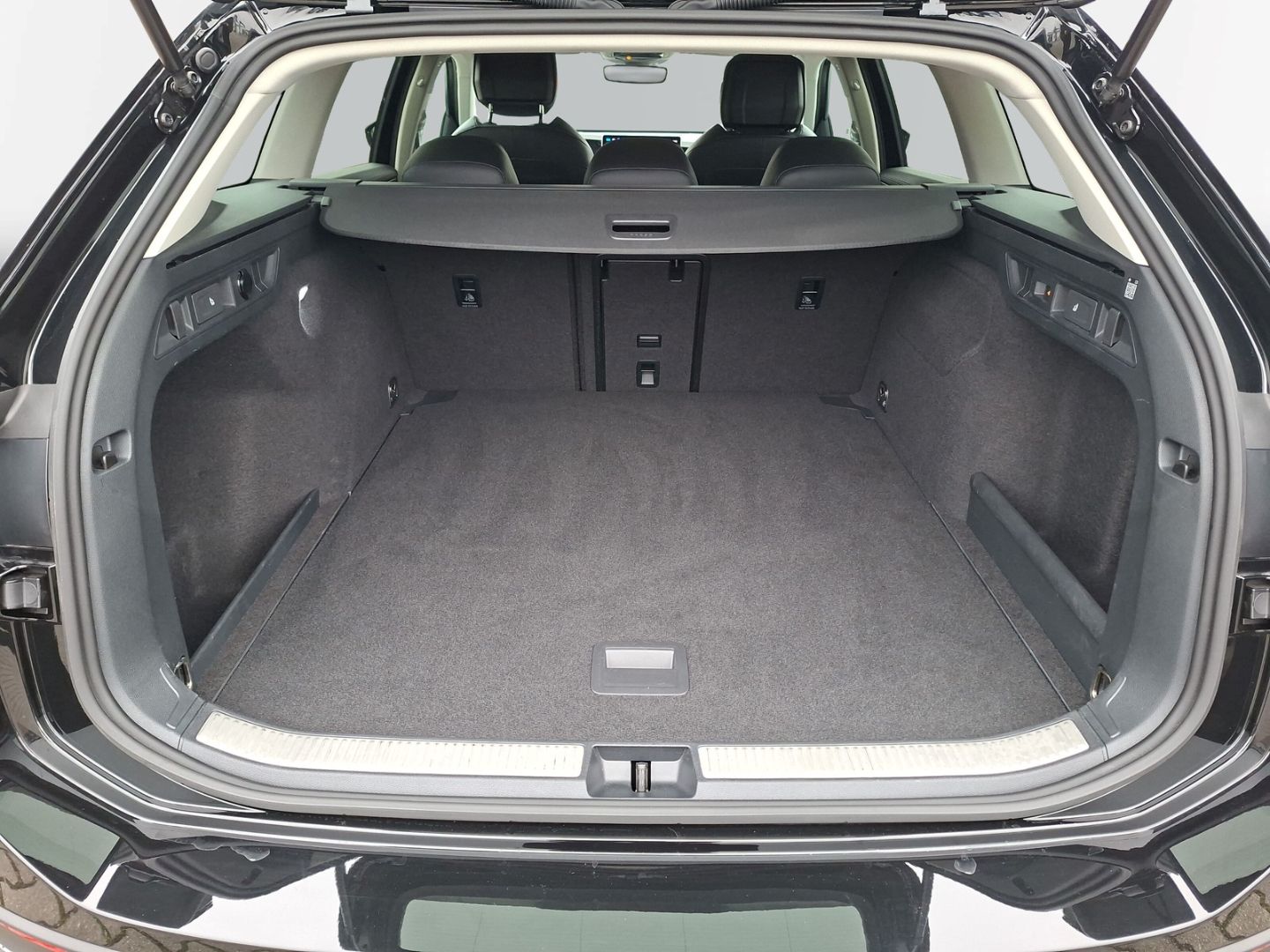 Passat Variant 1.5 eTSI DSG Business *AHK*NAVI*K