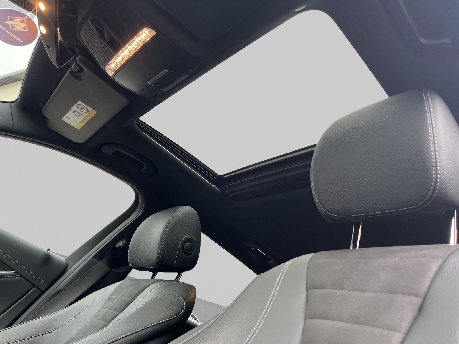 Fahrzeugabbildung Mercedes-Benz E 300 de*AMG Line*LED*ViCo*HUD*SHZ*PDC*Kamera***