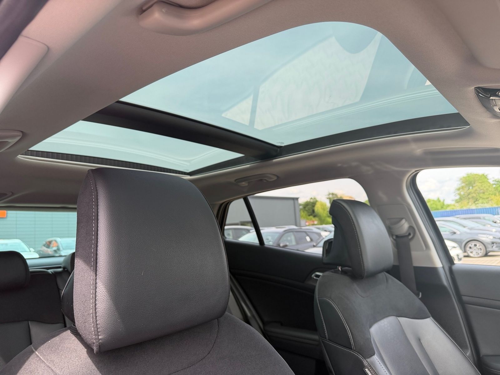 Fahrzeugabbildung Kia SPORTAGE 1.6D 48V AWD DCT SPIRIT LED GD DRIVE
