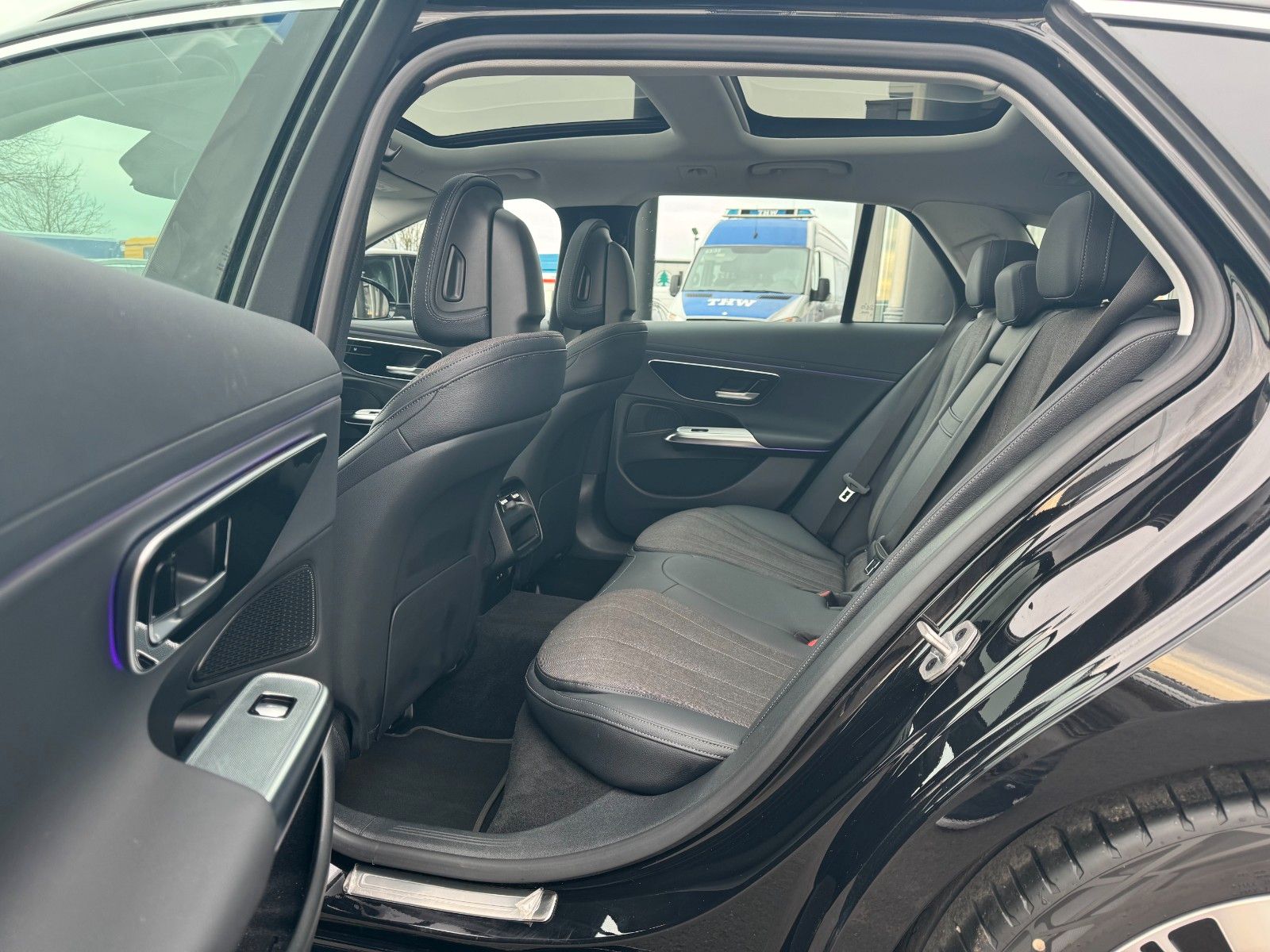 Fahrzeugabbildung Mercedes-Benz E 200 T Avantgarde Pano+AHK+R-Kamera+Keyless