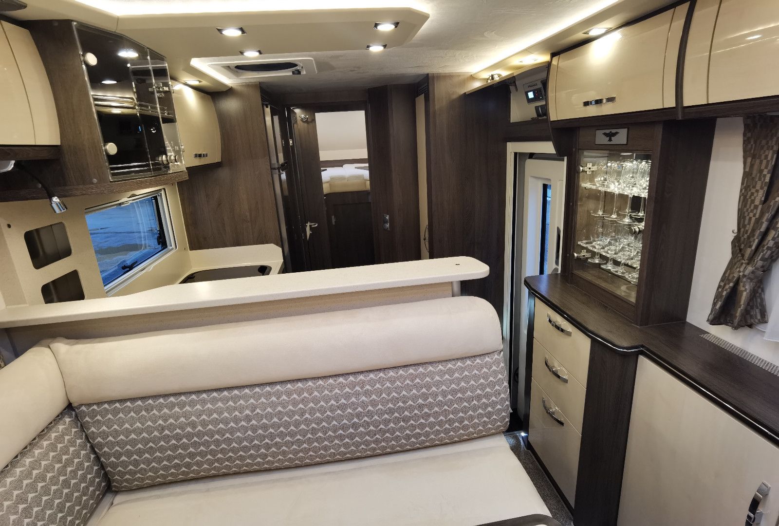 Fahrzeugabbildung Phoenix Maxi-Alkoven 7900 QRSL Modell 2025