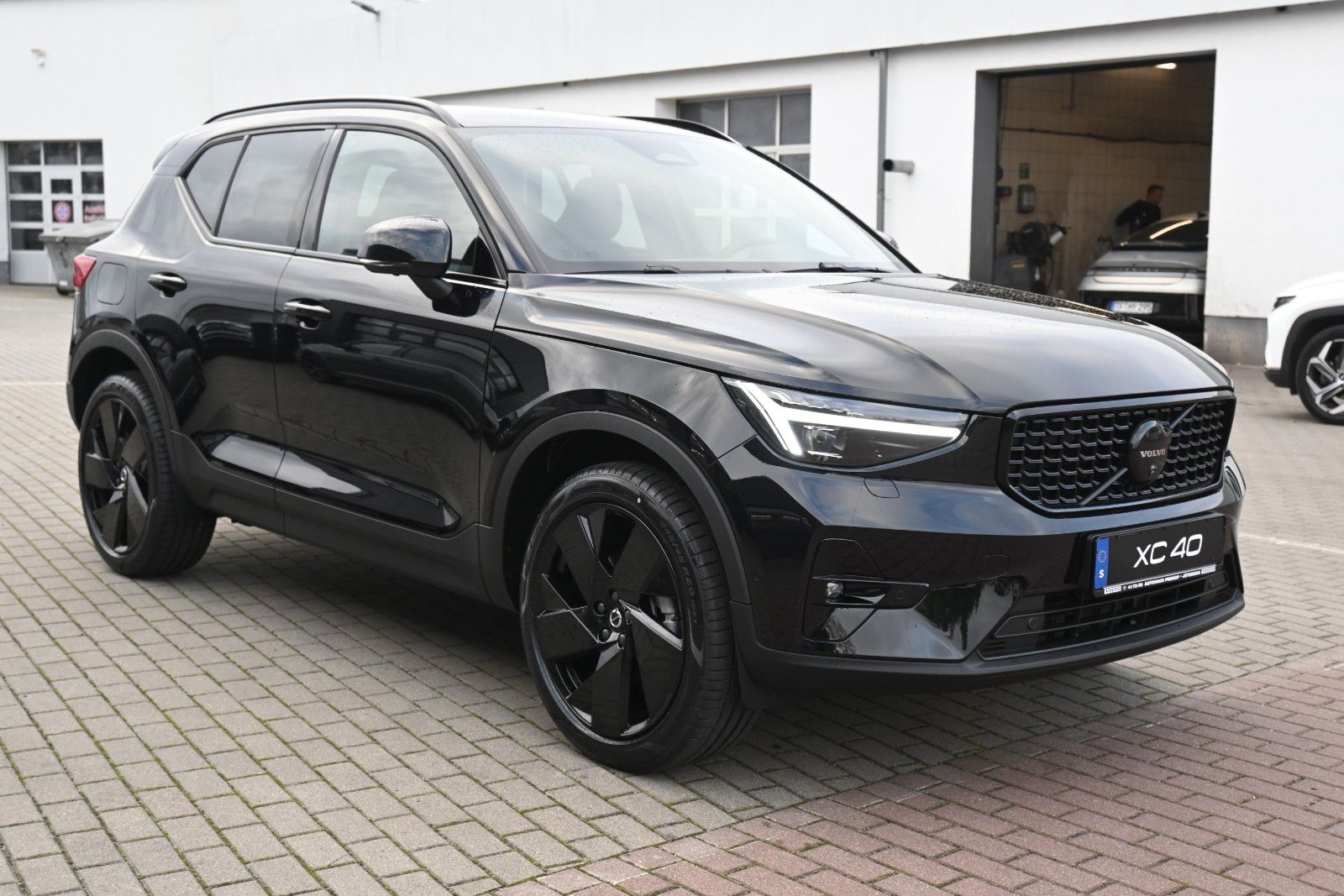 Fahrzeugabbildung Volvo XC40 B3 DKG Plus Black Edition*FSHZG*360°*ACC