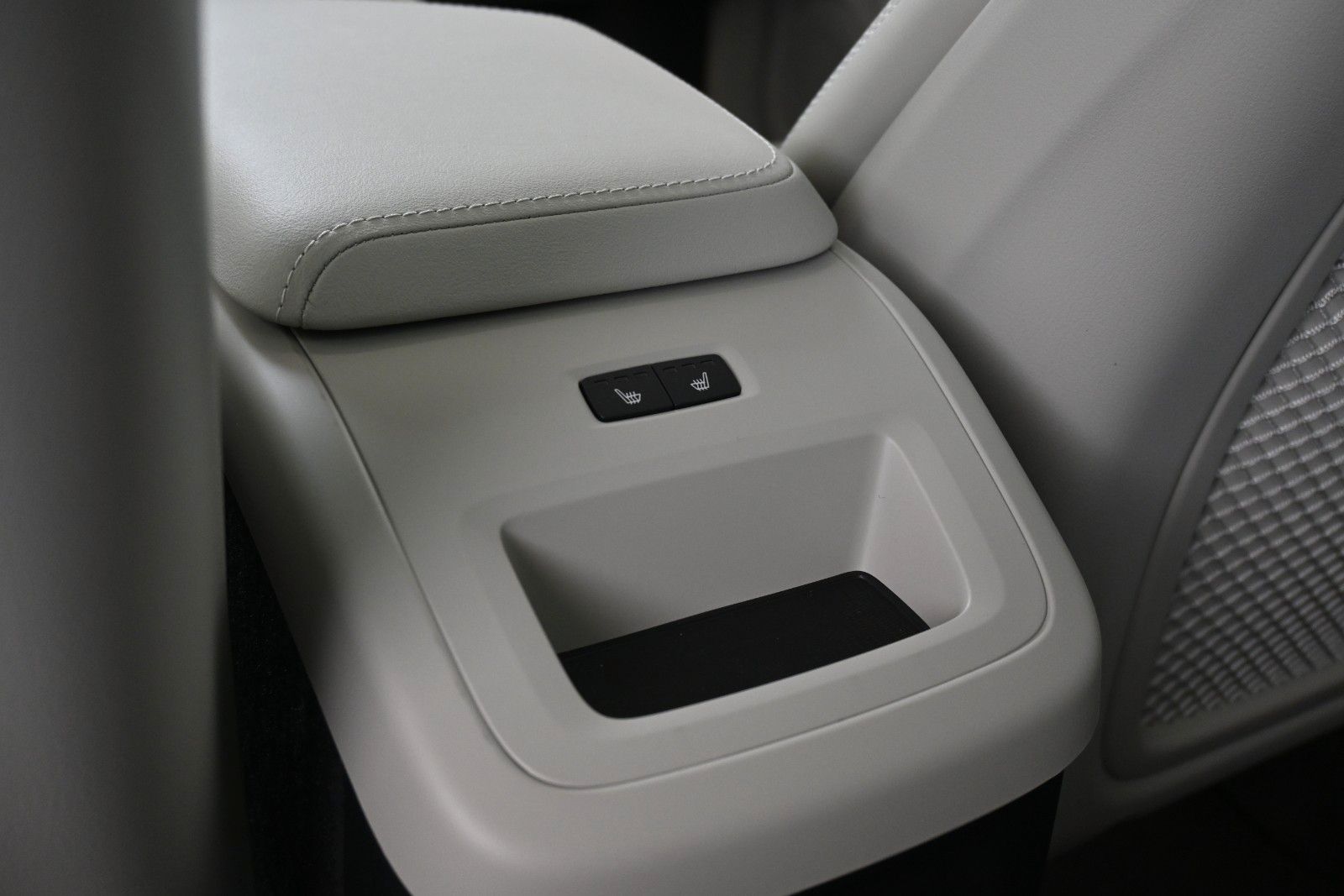 Fahrzeugabbildung Volvo XC60 T8 Plug-in AWD Ultra Dark*LUFT*360°*ACC