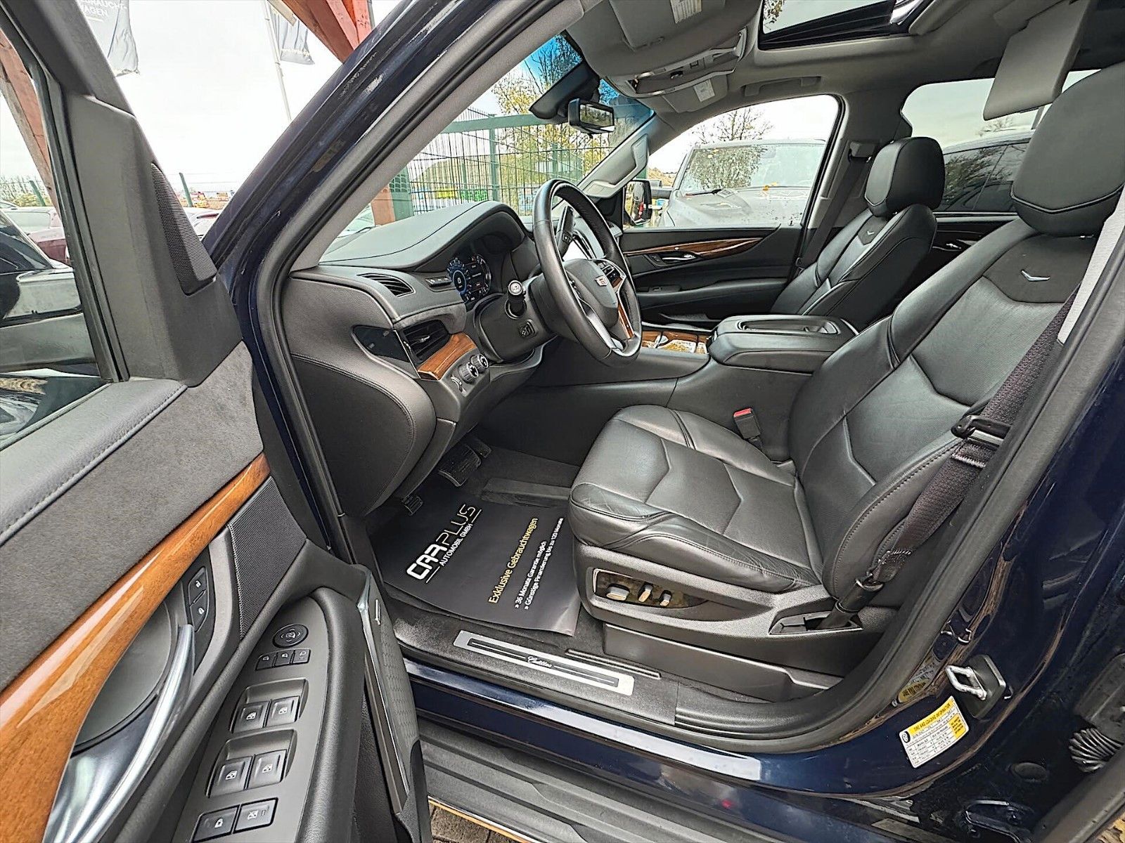 Fahrzeugabbildung Cadillac Escalade 6.2 L Sport Luxury *LED*TV*360°*HeadUp*