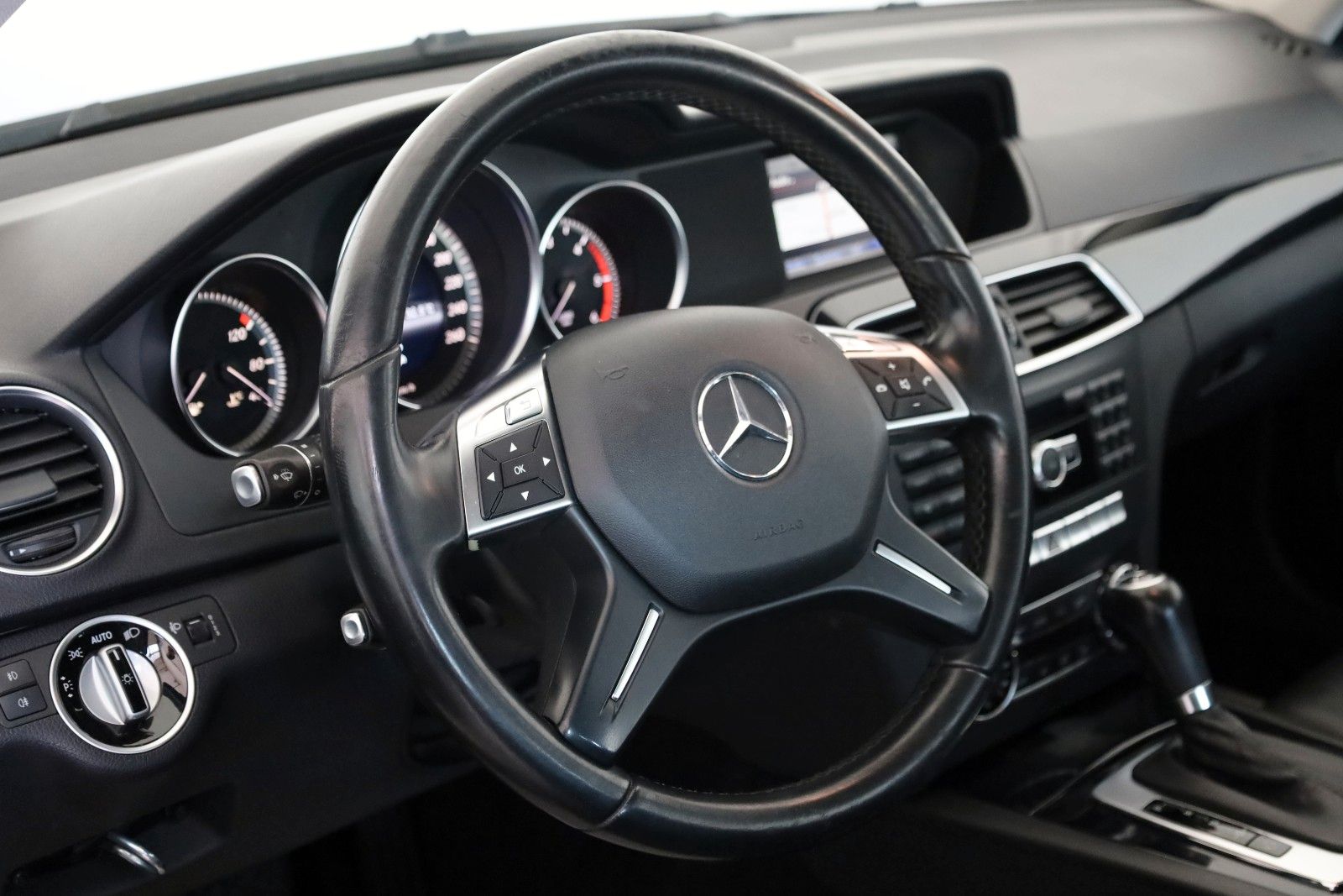 Fahrzeugabbildung Mercedes-Benz C 220 CDI T BlueEfficiency, Leder, AHK
