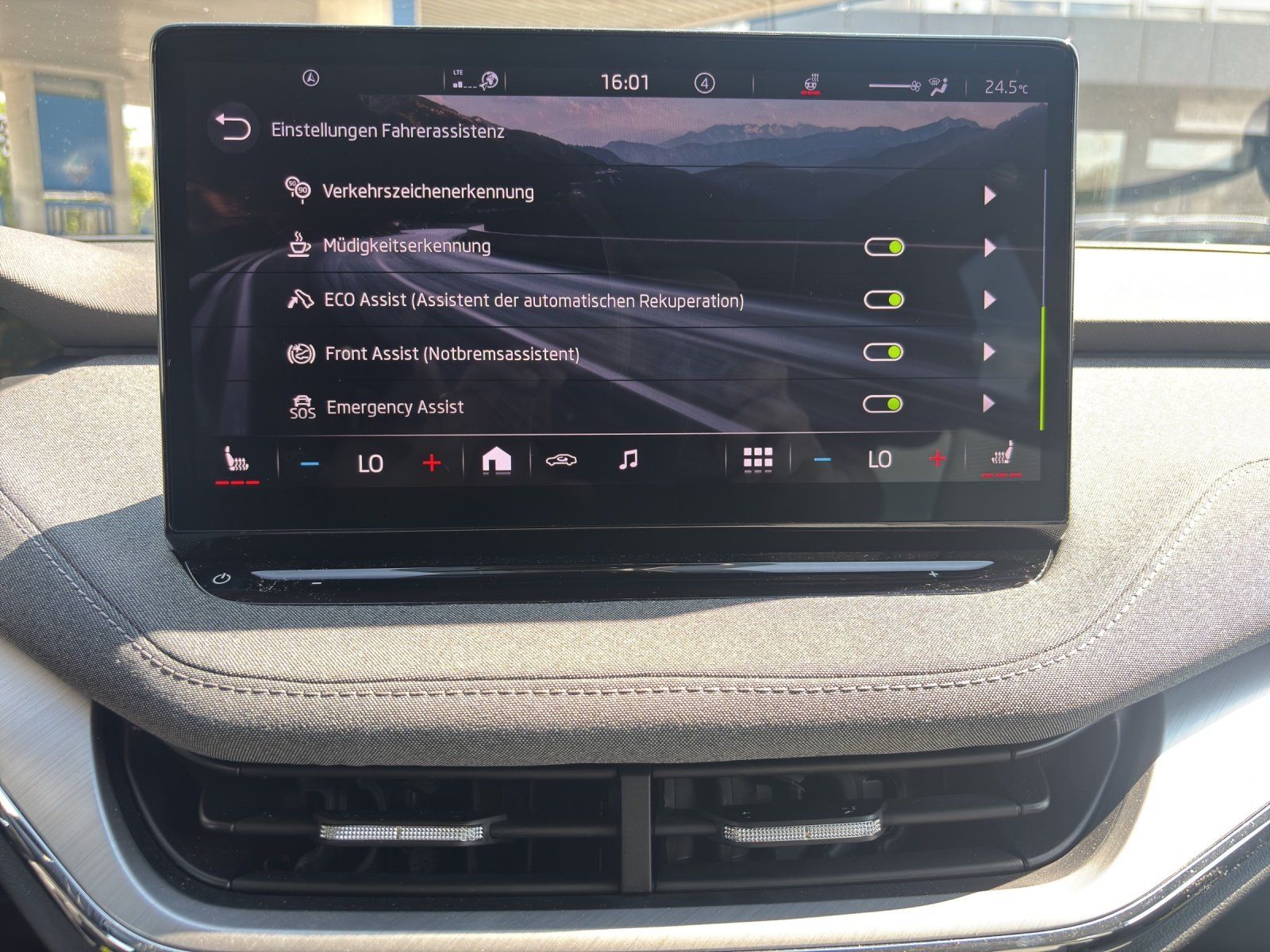 Fahrzeugabbildung SKODA Enyaq 60 Loft/Convenience PLUS