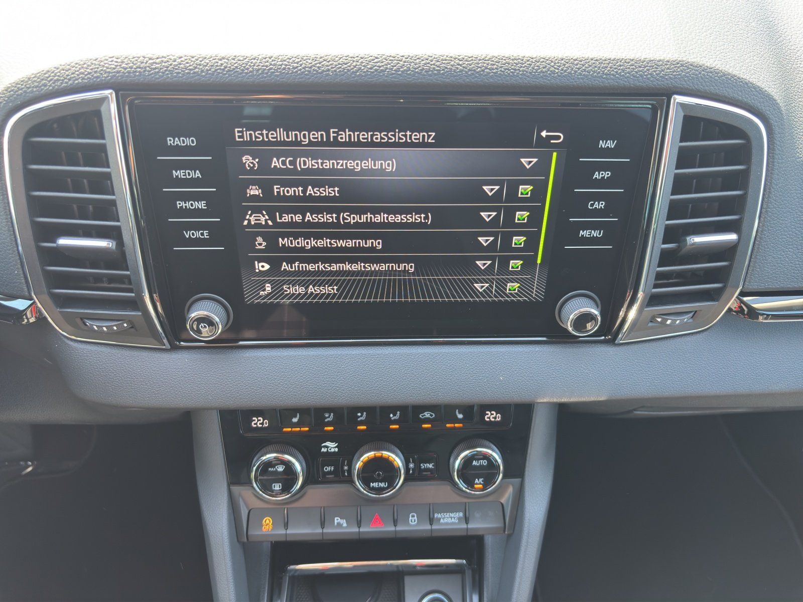 Fahrzeugabbildung SKODA Karoq Balance 1,5 TSI 110 kW DSG MATRIX/RFK/AHK