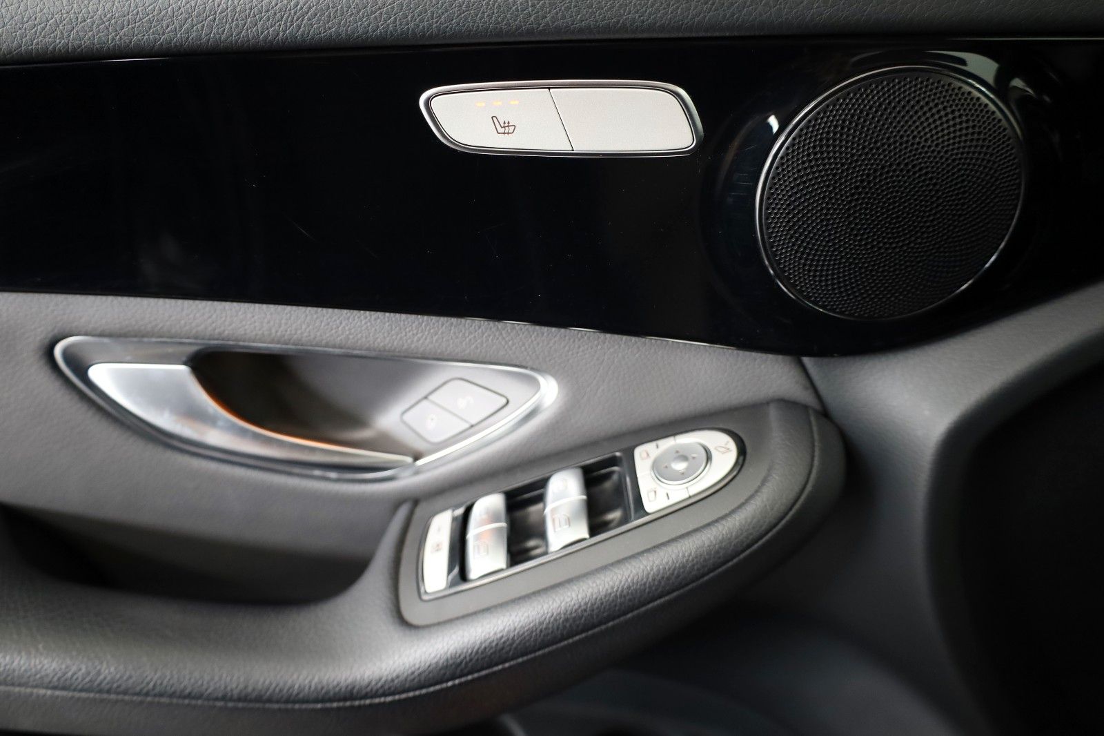 Fahrzeugabbildung Mercedes-Benz GLC 200 4M,Leder,Navi,LED,Kamera,AHK elek.,SR+WR