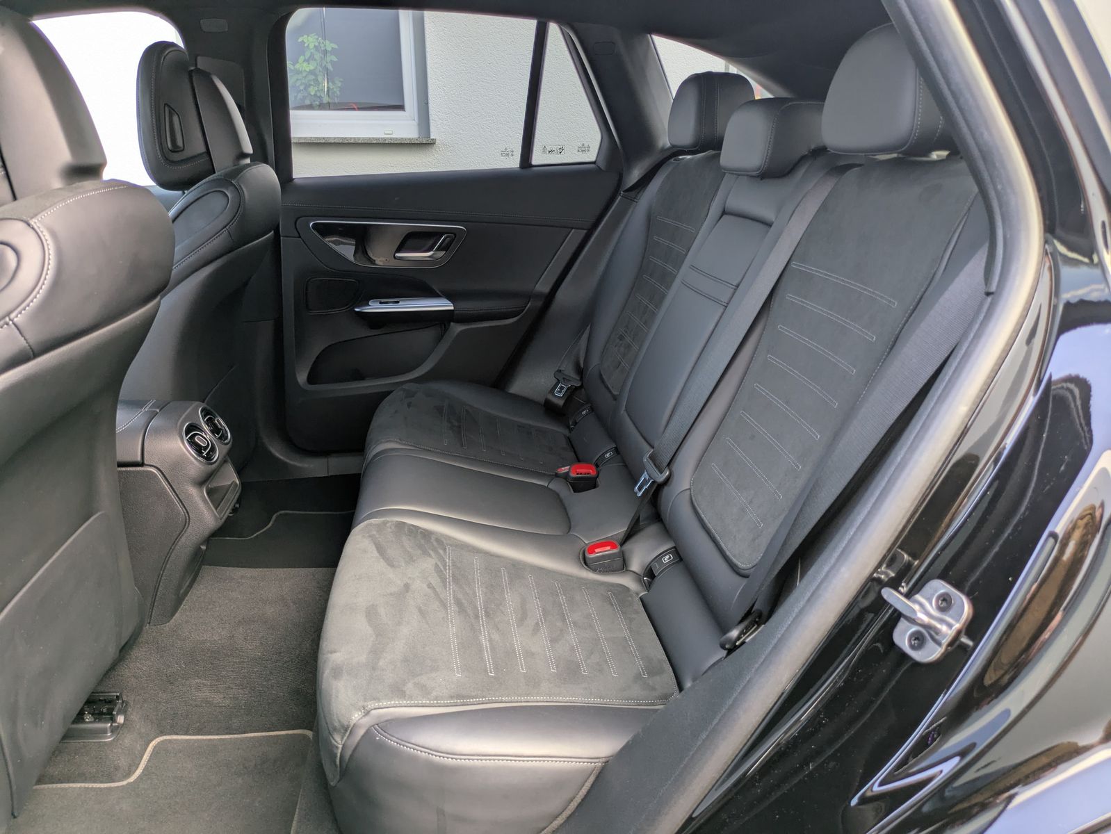 Fahrzeugabbildung Mercedes-Benz GLC 300 d 4M AMG PANO*DIGITAL-LIGHT*ACC*AHK*20"