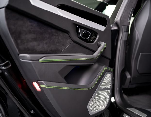 Fahrzeugabbildung Lamborghini Urus - Bang&Olufsen - MY21 - ADAS - Massage -