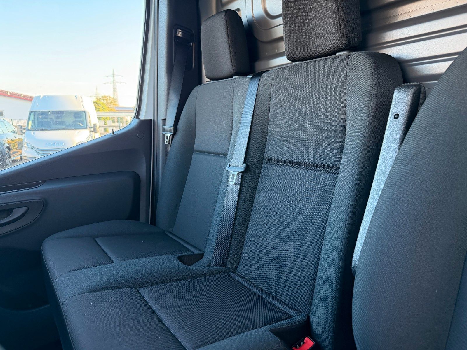 Fahrzeugabbildung Mercedes-Benz Sprinter 317 CDI 3665 9G Flach AHK3,5t DISTRONIC