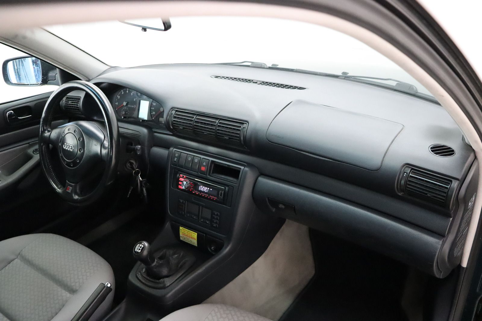 Fahrzeugabbildung Audi A4 1.6 * Flüssiggas * HU 01.2028 * s-line