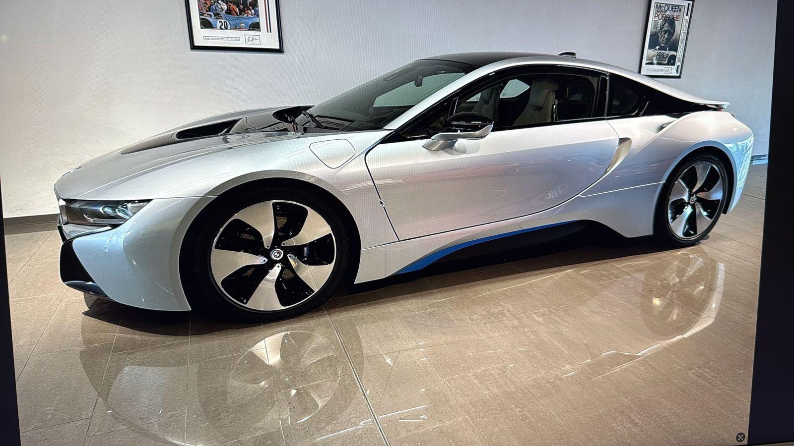 BMW i8 Coupe Pure Impulse*ORIG3900KM*EINMALIG*