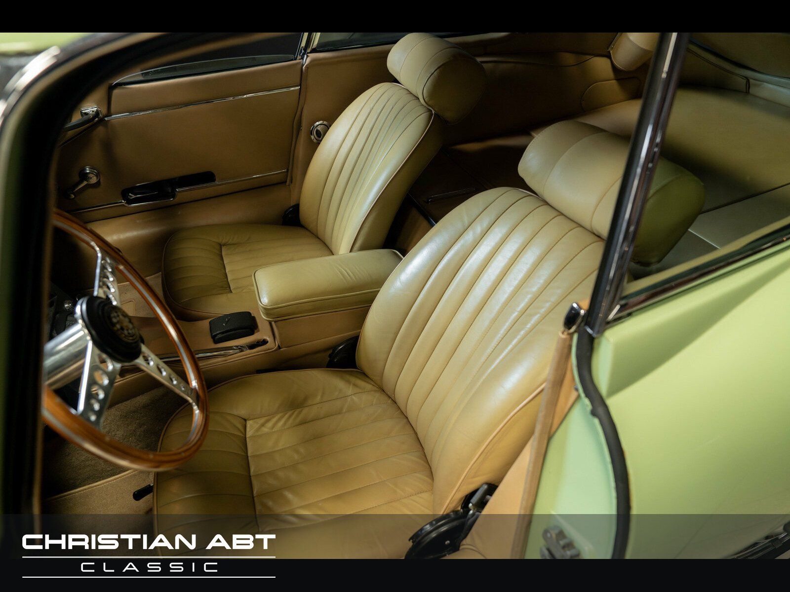 Fahrzeugabbildung Jaguar E-Type 4.2 Serie2 - Wertgutachten Note 1