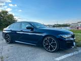 BMW 550 M550i xDrive A - - blaue BMW 550