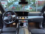 Mercedes-Benz E 300 Autom. - - Mercedes-Benz E 300: Coupé
