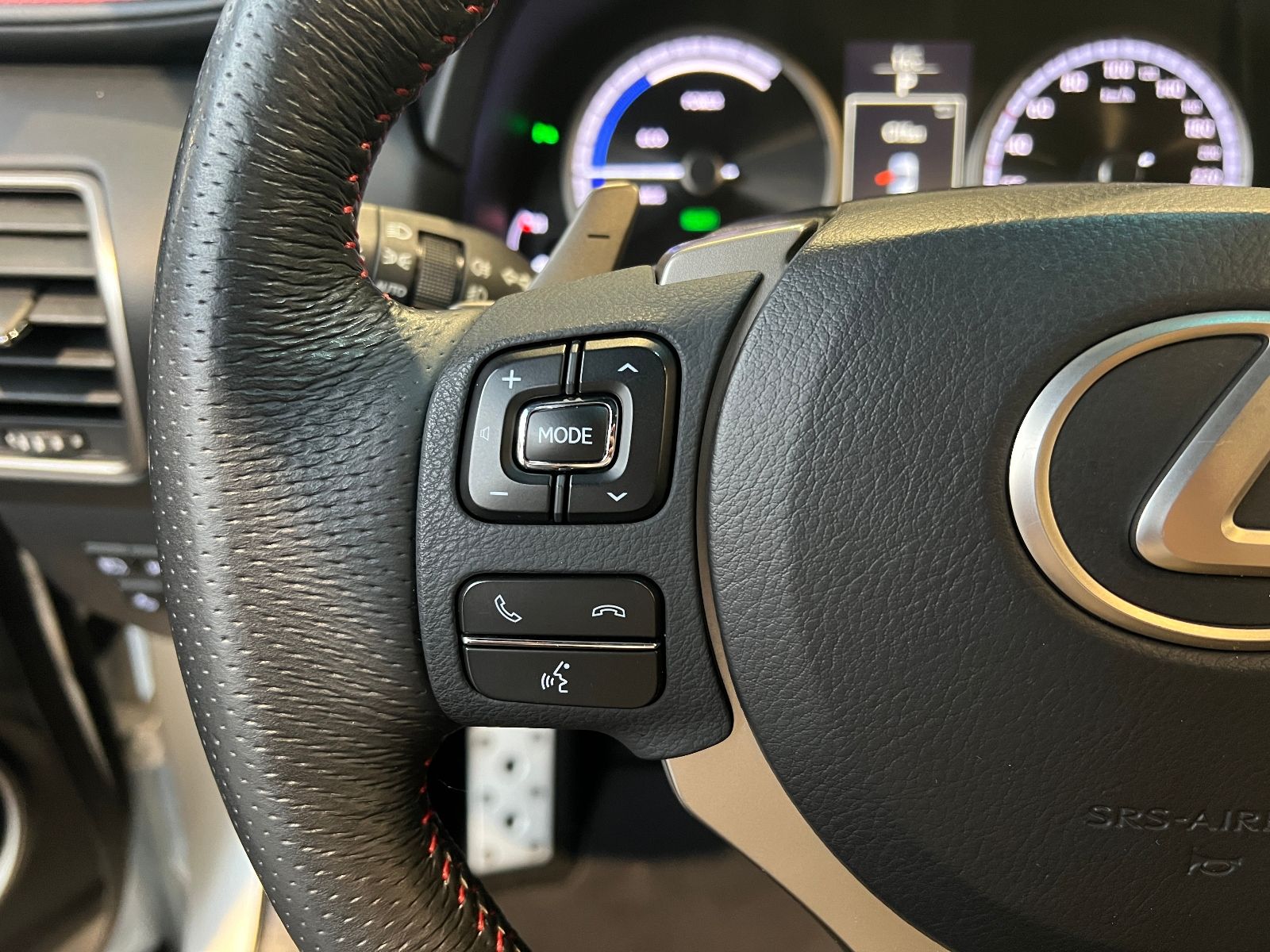 Fahrzeugabbildung Lexus NX 300h E-FOUR F Sport ACC HUD LEDER