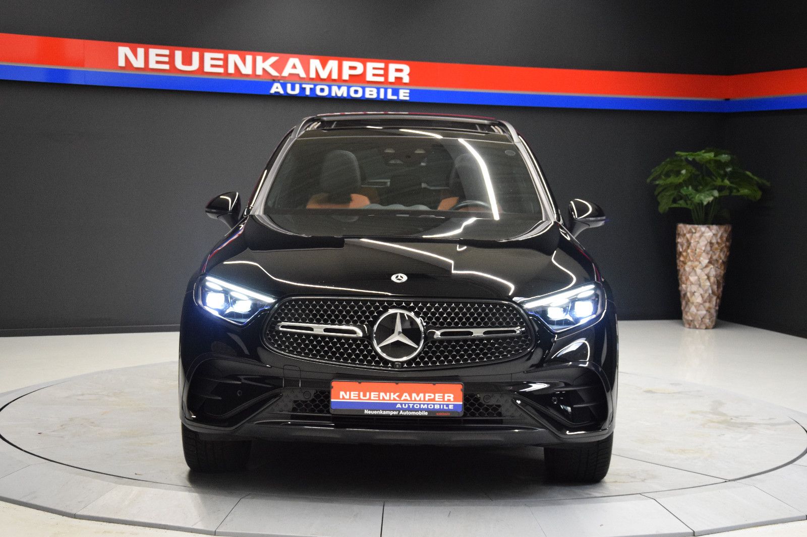 Fahrzeugabbildung Mercedes-Benz GLC 400 e 4Matic AMG Line Pano Distron. AHK 360°