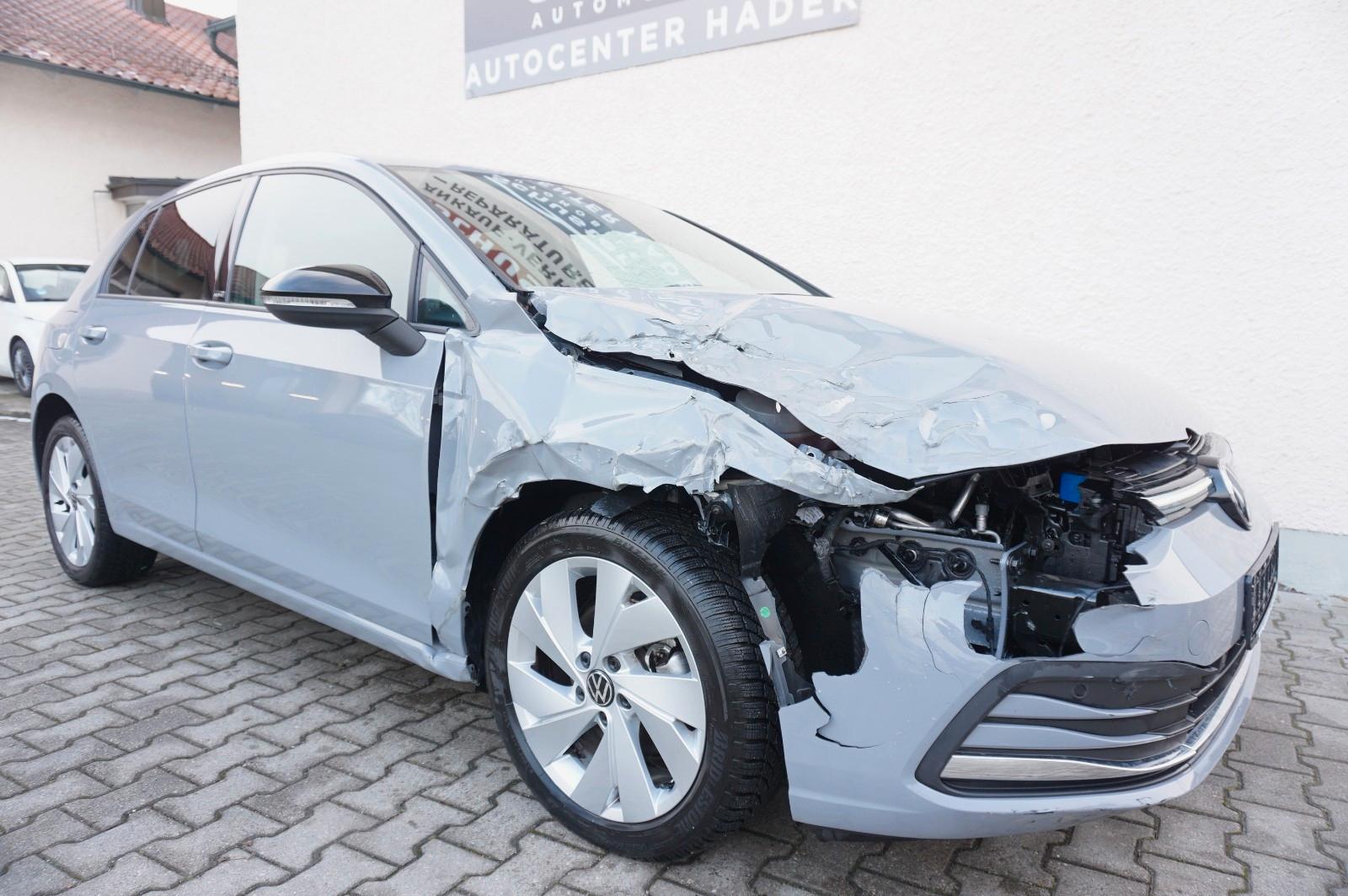 Volkswagen Golf 1.5 eTSI DSG MOVE IQ Light/ HEAD UP/ NAVI