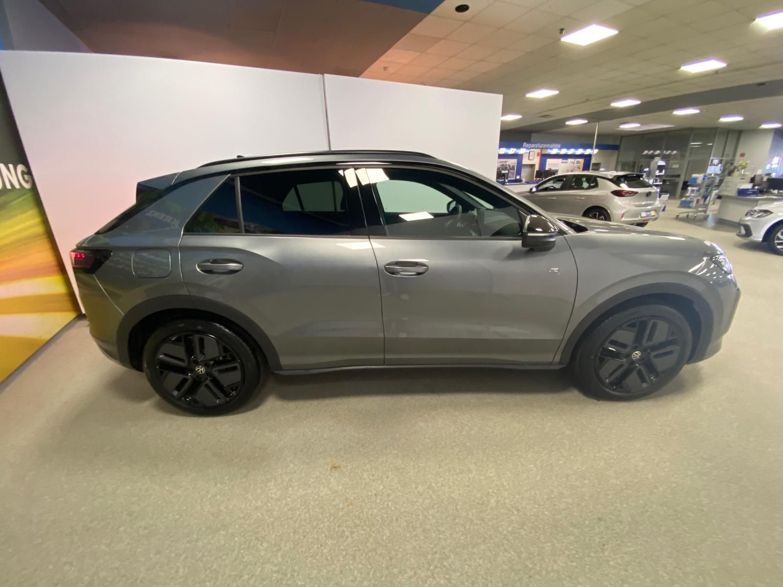 Fahrzeugabbildung Volkswagen T-Roc 1.5 eTSI R-Line NEUES MODELL AHK+ACC+KAMER