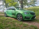 Skoda Octavia 2.0 TSI DSG RS 245 Combi RS - Skoda Octavia: Grün