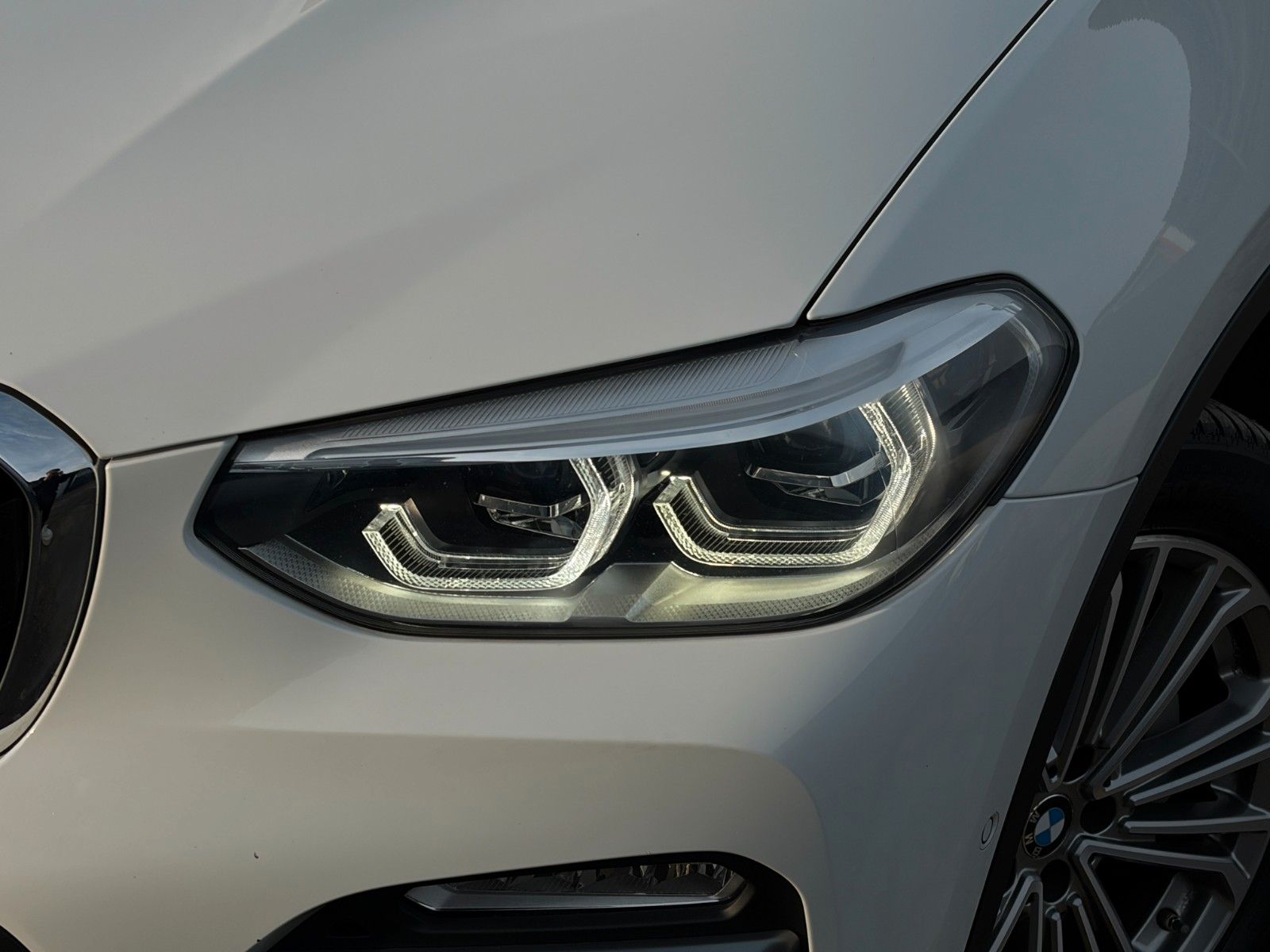 Fahrzeugabbildung BMW X3 xDrive 30i Luxury Line Pano Akustik Komf. HuD