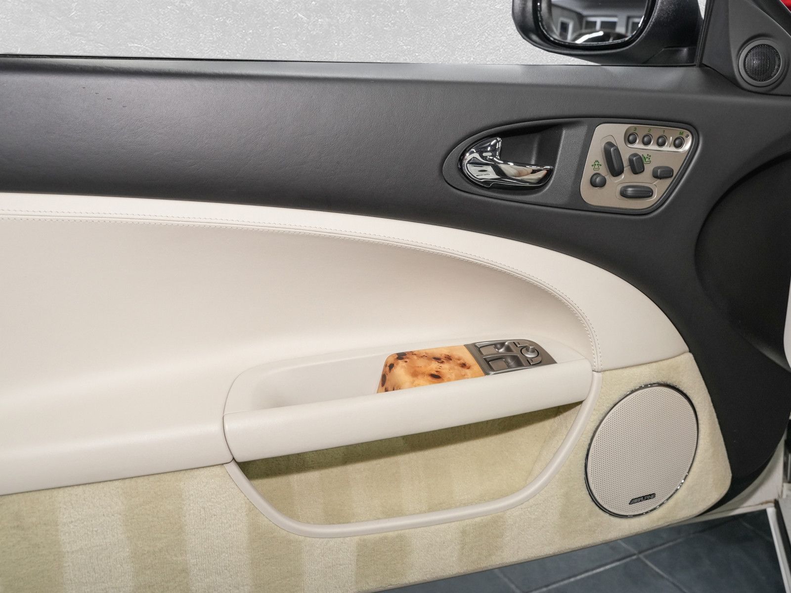 Fahrzeugabbildung Jaguar XKR Cabrio - CATS|20"|Bi-Xenon+aktiv.KL|ALPINE