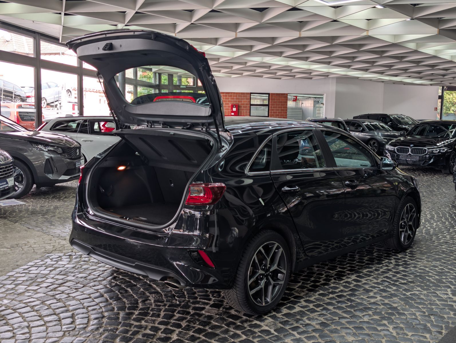Fahrzeugabbildung Kia cee'd / Ceed 1.5 Spirit Limo JBL ACC KAM 7J-Gar.