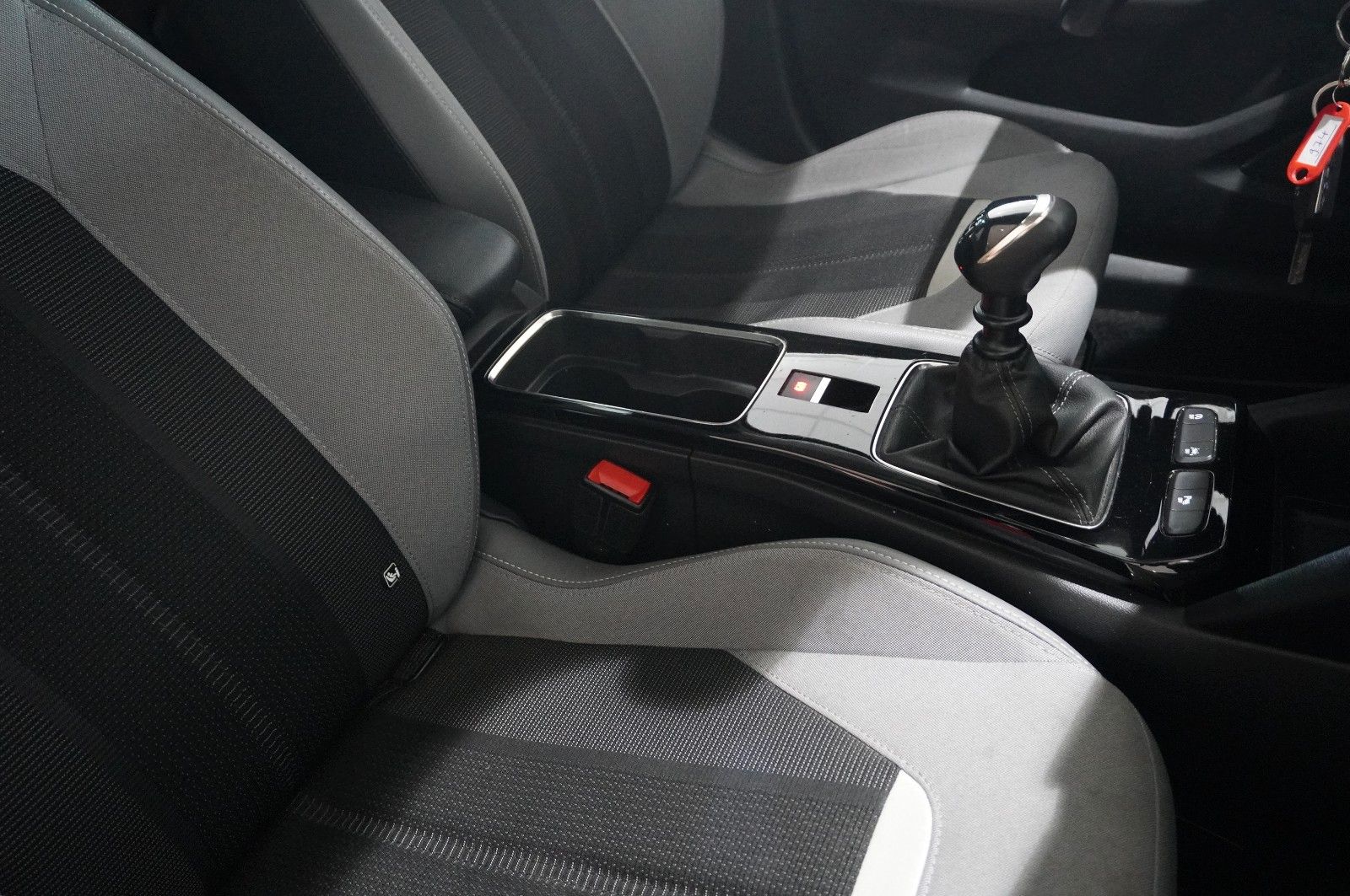 Fahrzeugabbildung Opel Mokka 1.2T ELEGANCE NAVI/LED/KAMERA/SPORT/DAB+