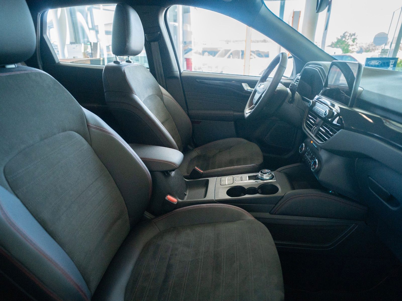 Fahrzeugabbildung Ford Kuga PHEV ST-Line X AUTOM./WINTER-P./B&O