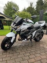 Kawasaki Z800 mit  ABS in weiß mit Grünapplikationen