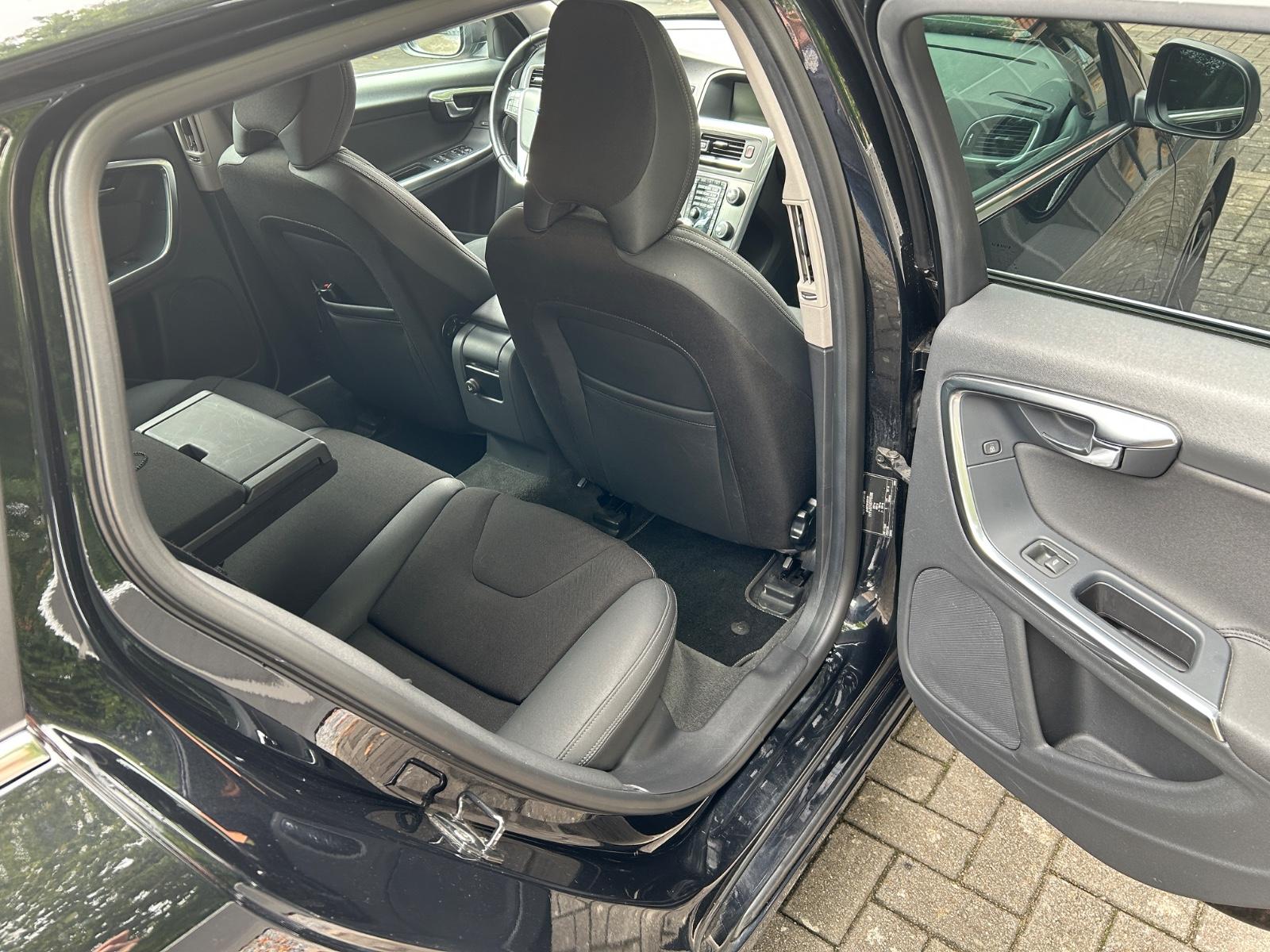 Volvo V60 2013 — photo 9