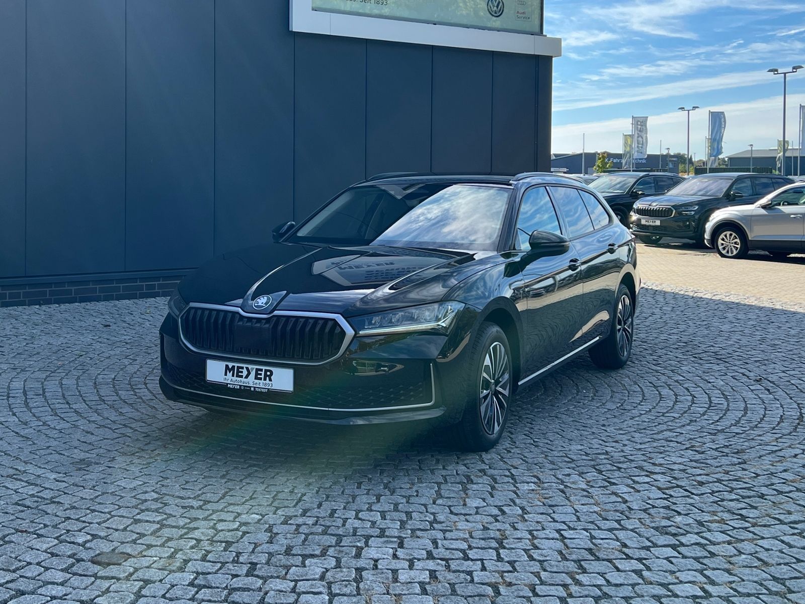 Fahrzeugabbildung SKODA Superb Combi Selection 2.0 TDI DSG *AHK, Navi, K