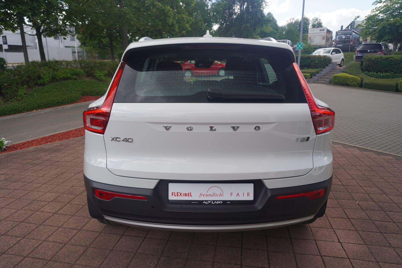 Volvo XC40 2.0 Momentum AWD Aut LED 360° Panorama Navi foto 4