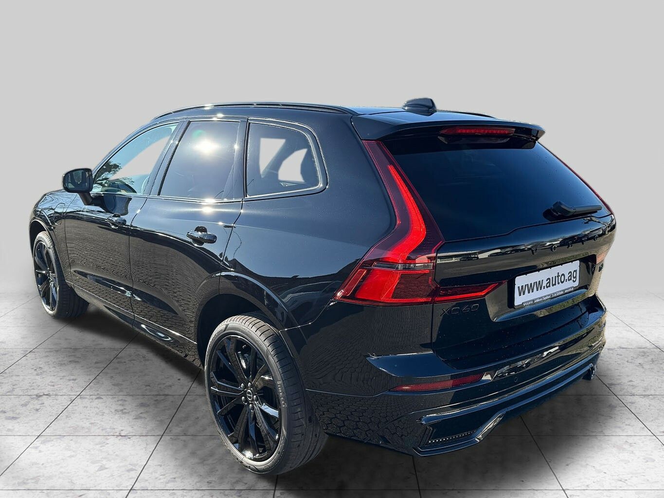 Volvo XC60 T6 PLUS BLACK ED. AHK imagem 3