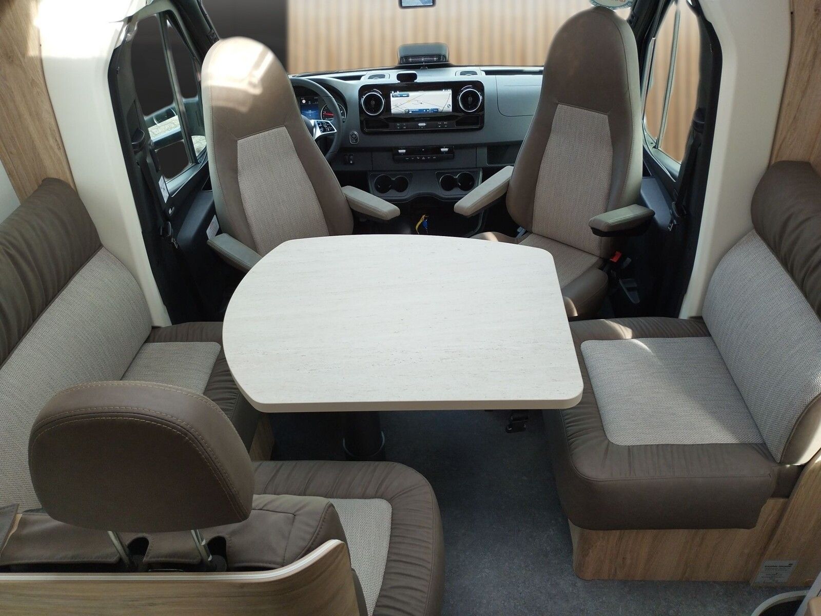 Fahrzeugabbildung Eura Mobil Profila T PT 726 EB Dörr 30 Jahre Sonderedition