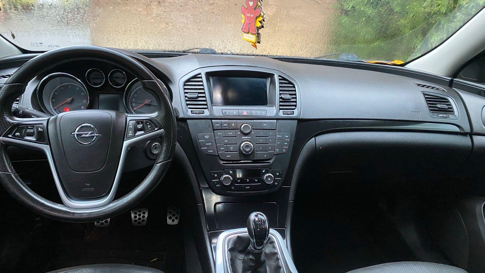 Opel Insignia 2011 — двигун 220 HP (162kW)