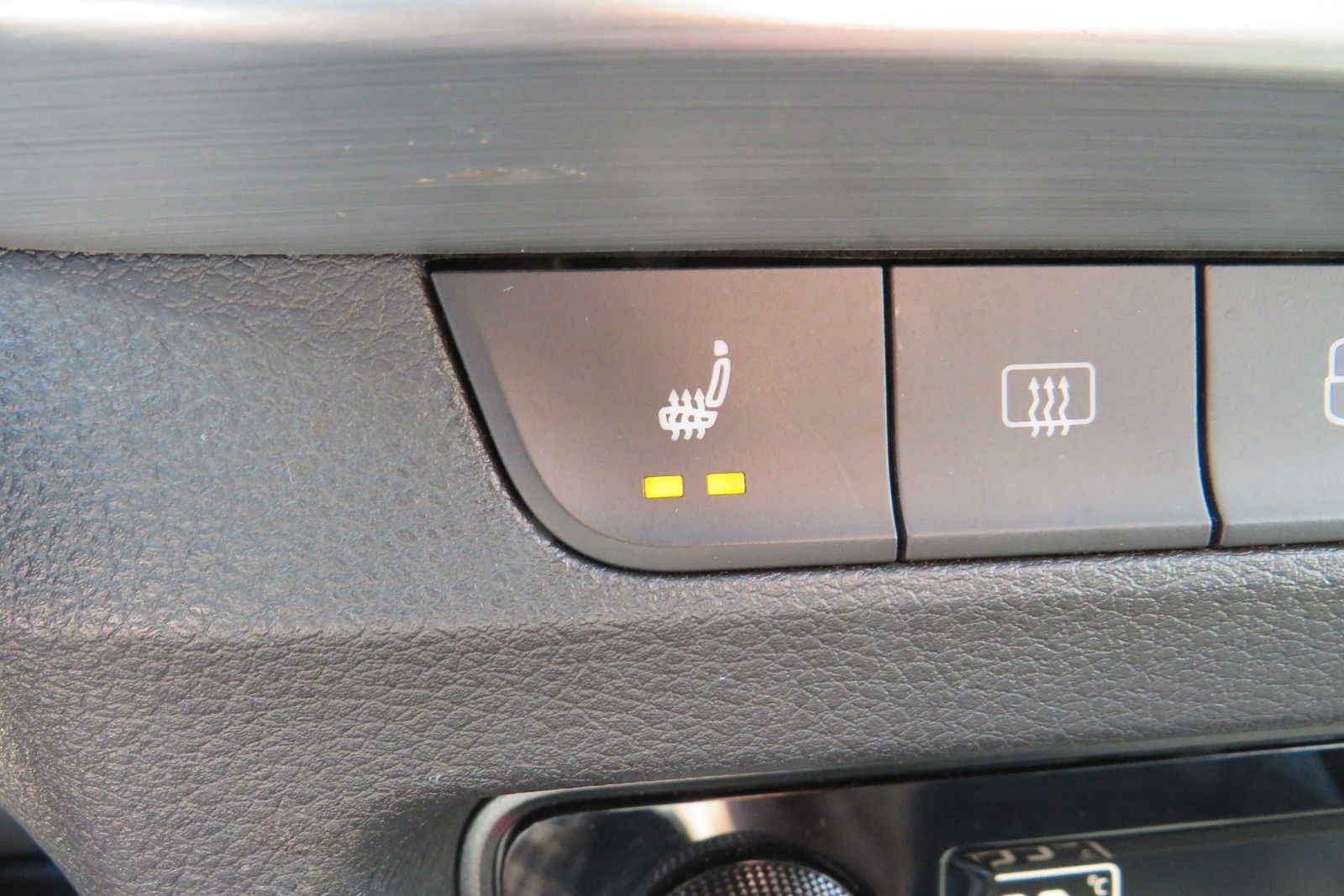 Fahrzeugabbildung SKODA Fabia Combi Ambition PDC NAVI APP SITZH. 1.HD