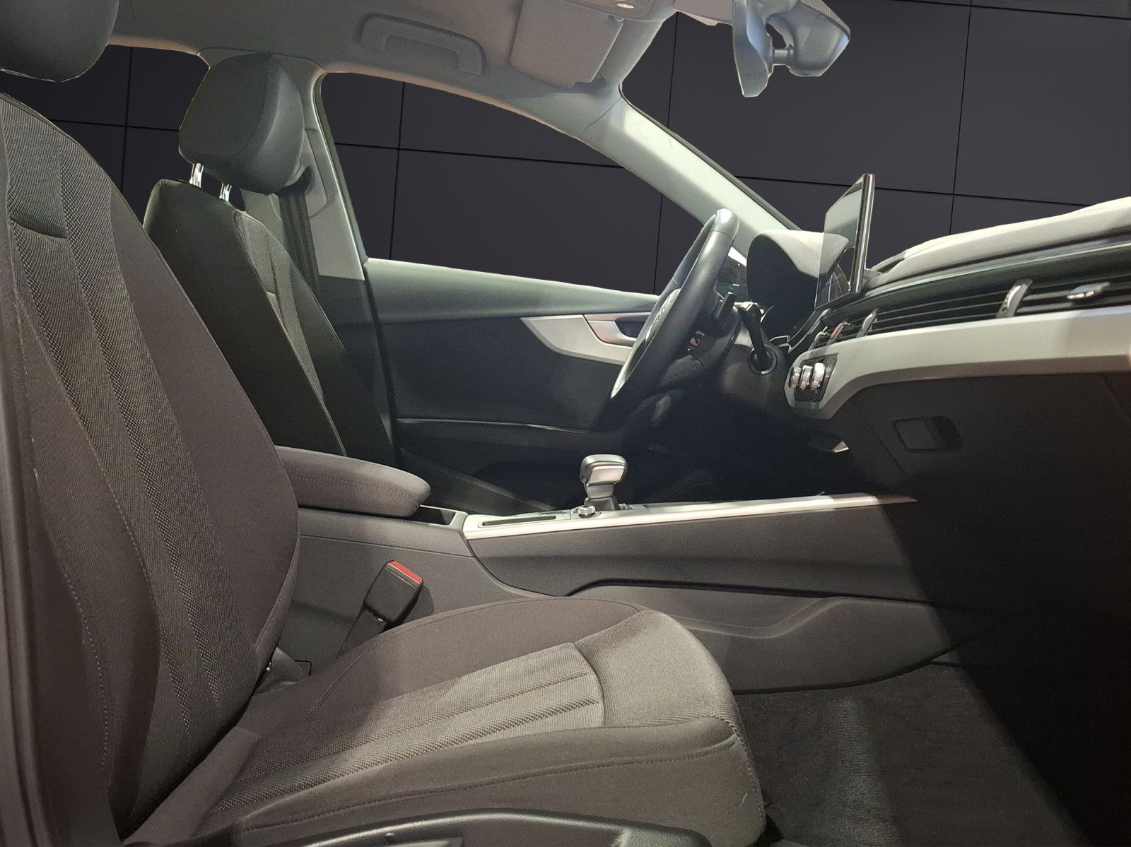 Fahrzeugabbildung Audi A4 Avant 35 TFSI advanced S-tronic GRA Navi