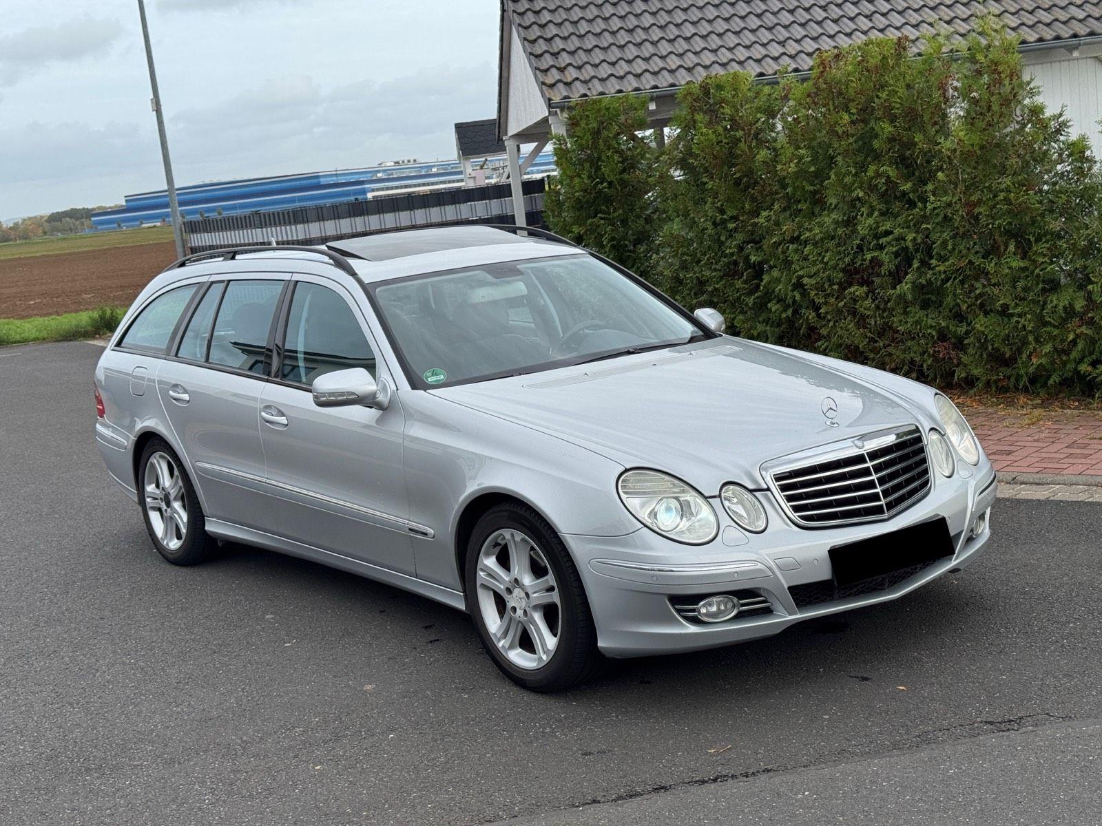 Mercedes-Benz E220 2008 — вигляд ззаду