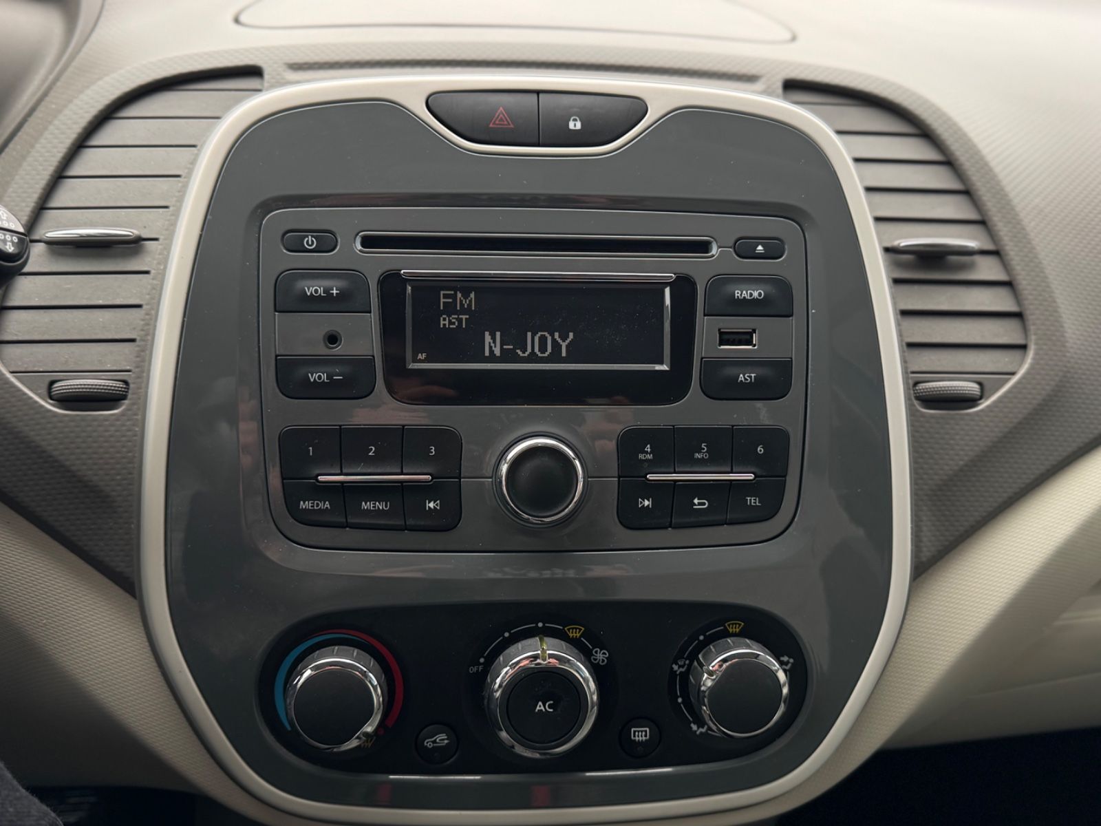 Captur *Temp*Radio*Klima*Elktr.Fenster*TüvNeu*