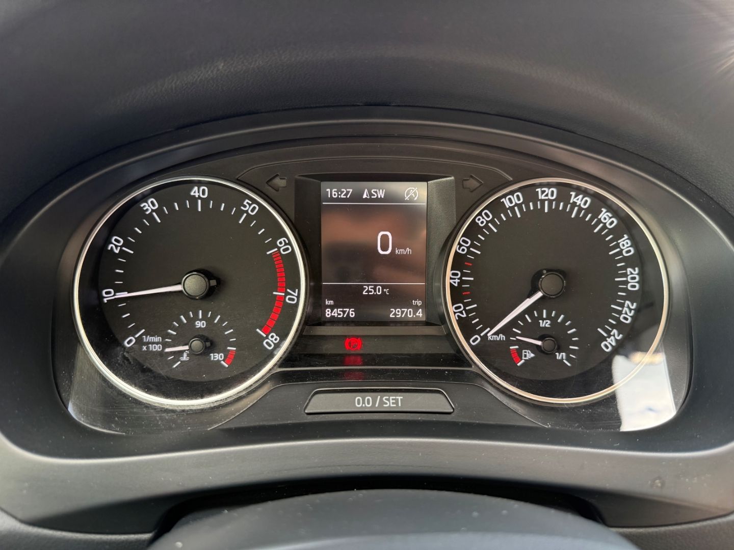 SKODA Rapid Spaceback Emotion Plus 1.2 TSI AHK Pano Na - Image 12