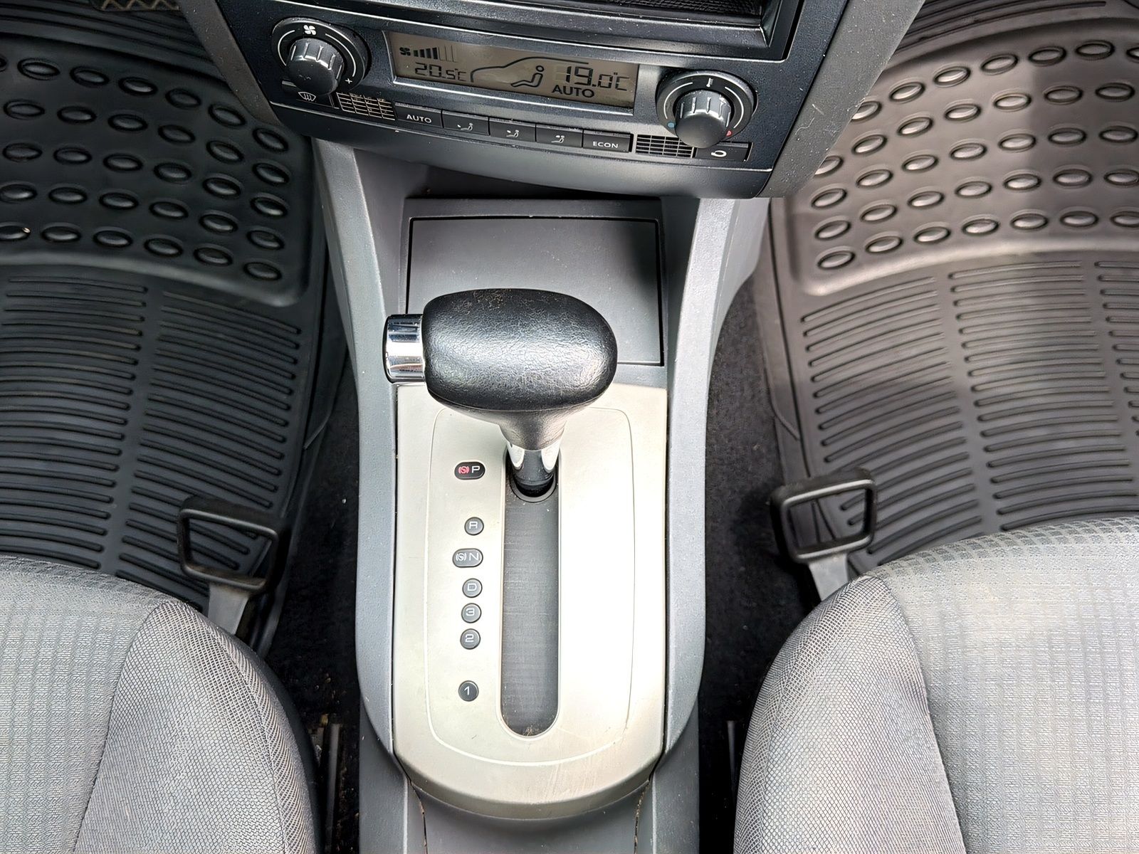 Fahrzeugabbildung SEAT Ibiza 1.4 Stylance AUTOMATIK KLIMAAUT. TEMPOMAT