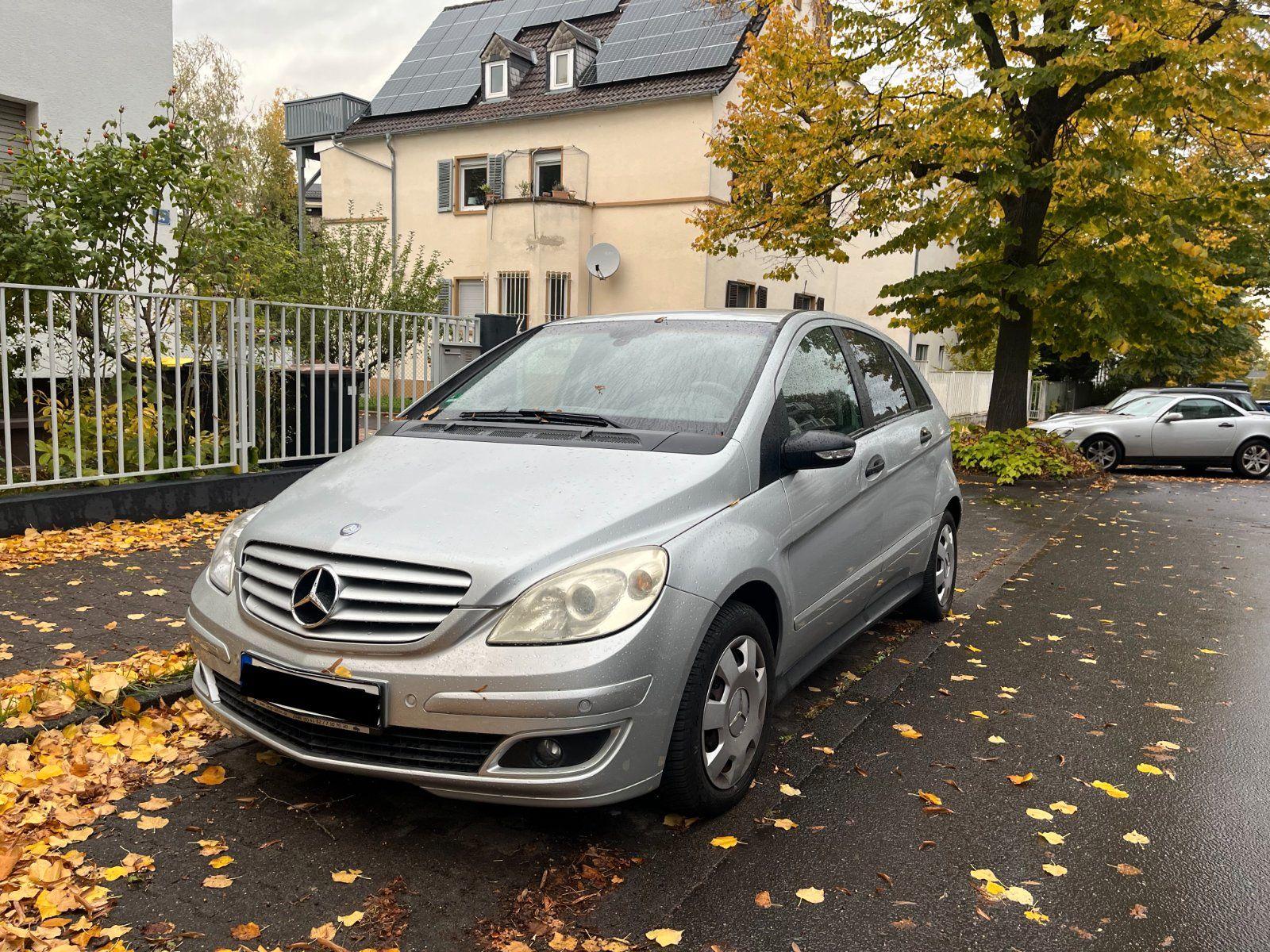 Mercedes-Benz B 200