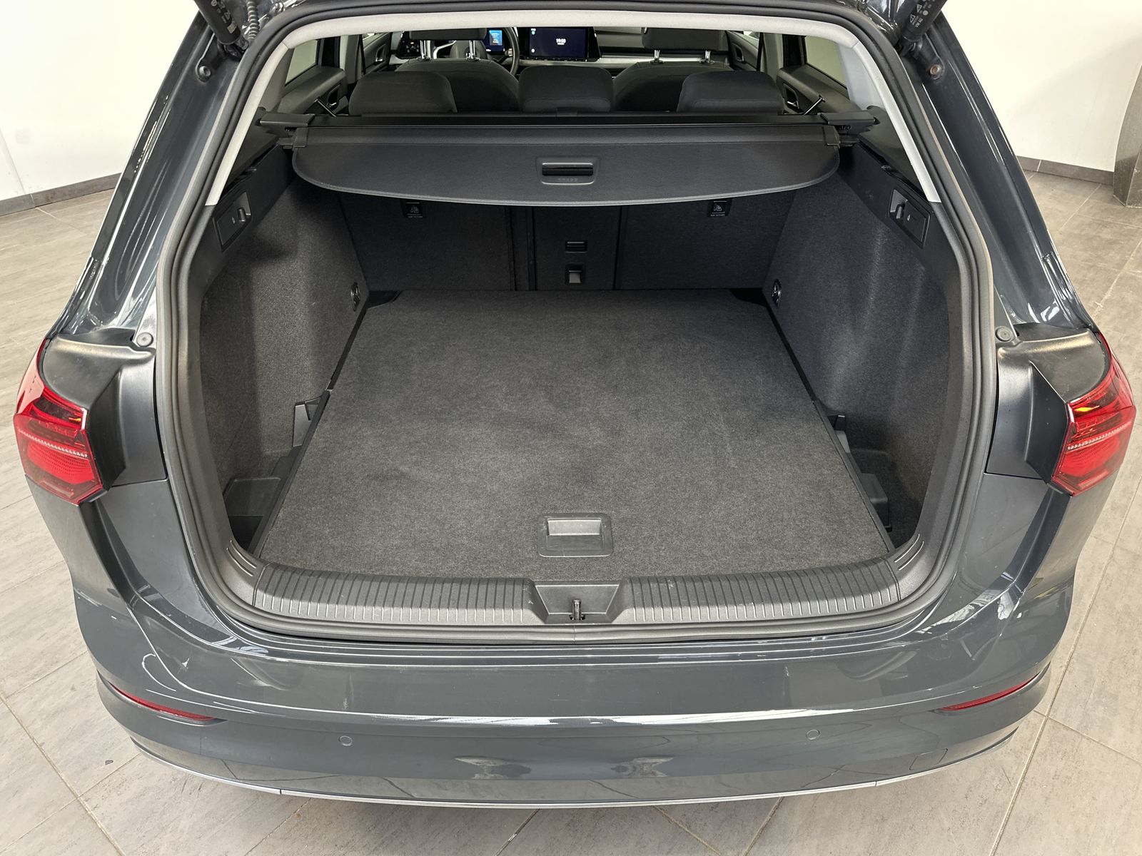 Fahrzeugabbildung Volkswagen Golf Variant 2.0 TDI DSG Style NAV+LED+PANO+H&K