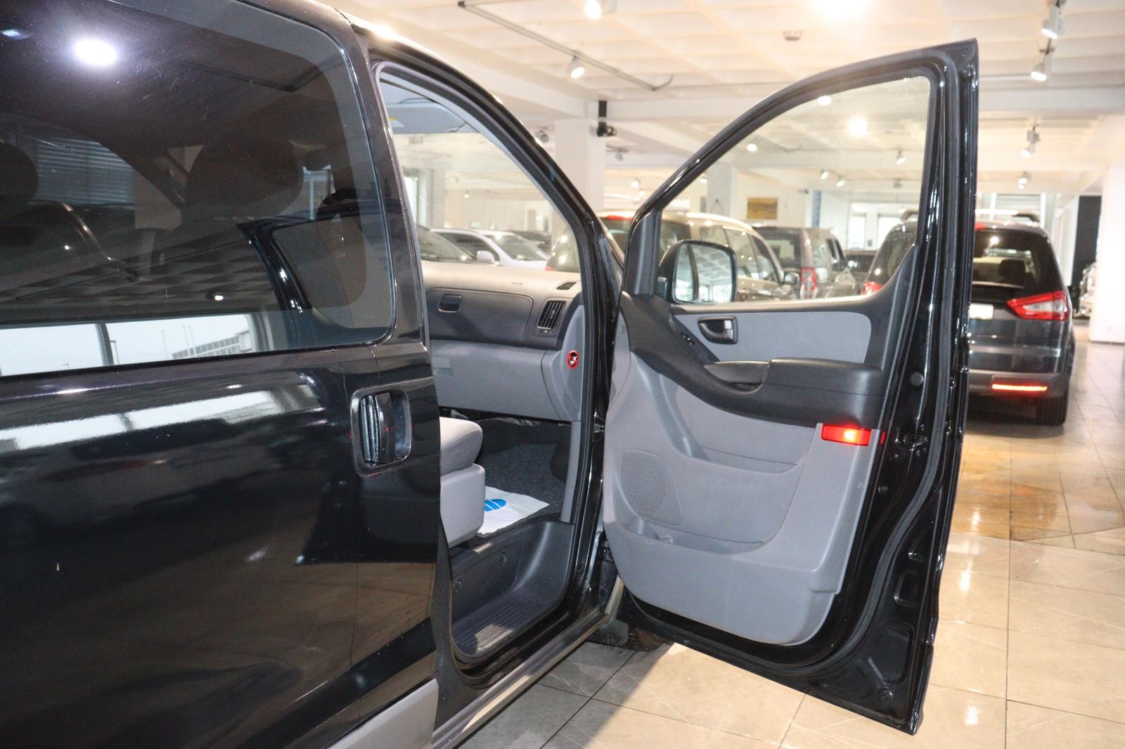 Hyundai H-1 Travel *8-Sitzer*Klima*PDC*AHK 2,3t