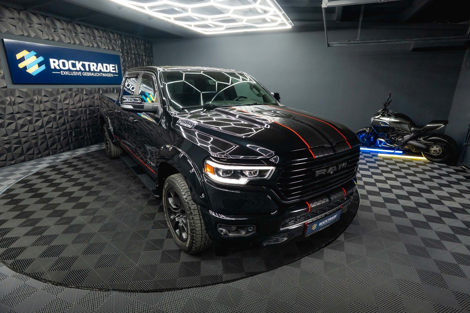 Fahrzeugabbildung Dodge RAM 5.7 V8 HEMI 4x4 BLACK Limited Longbed 19%