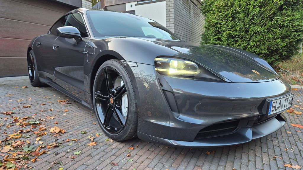 PORSCHE Taycan 2020