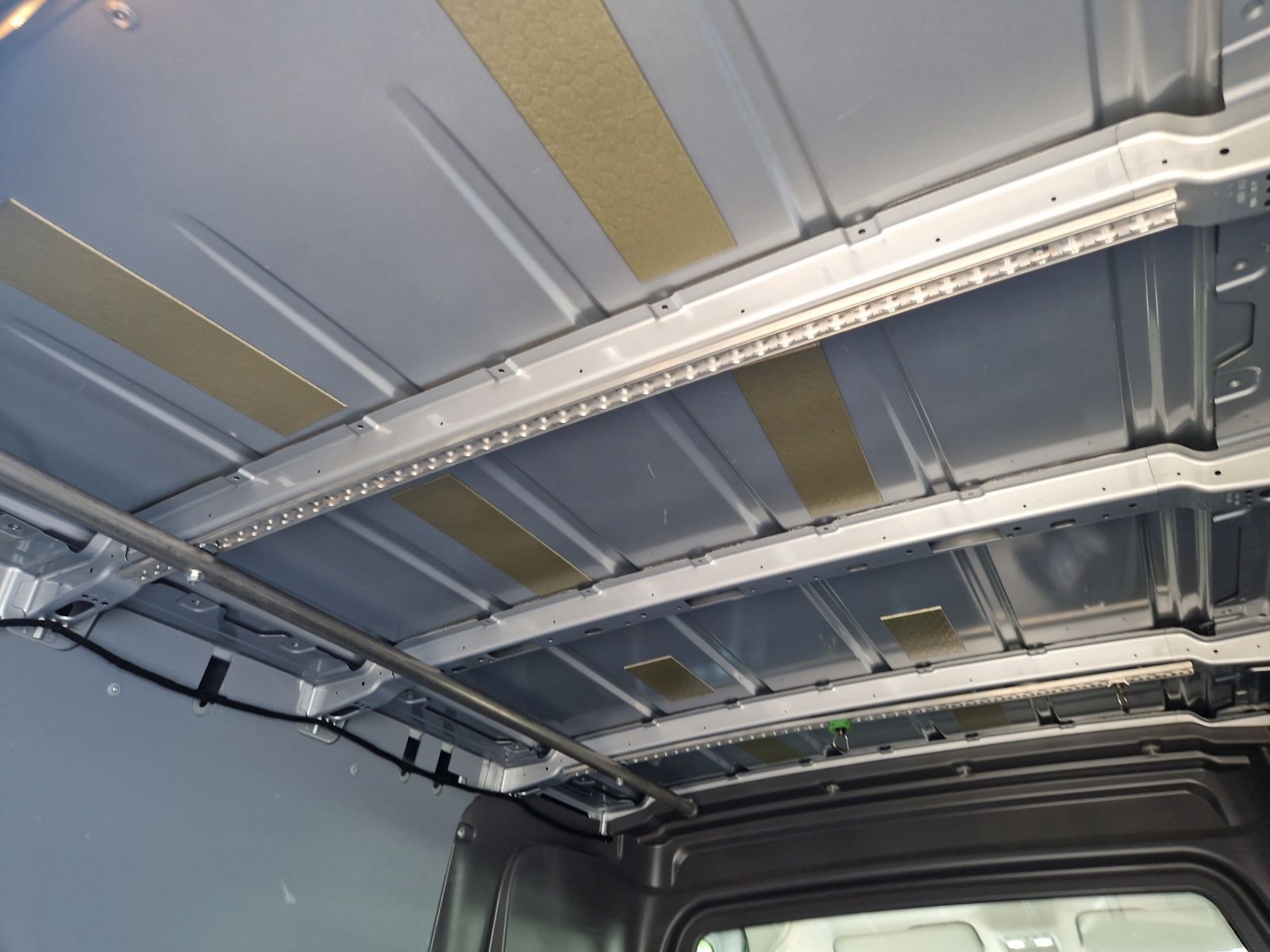 Fahrzeugabbildung Volkswagen Crafter Kasten 35 MR Klima PDC